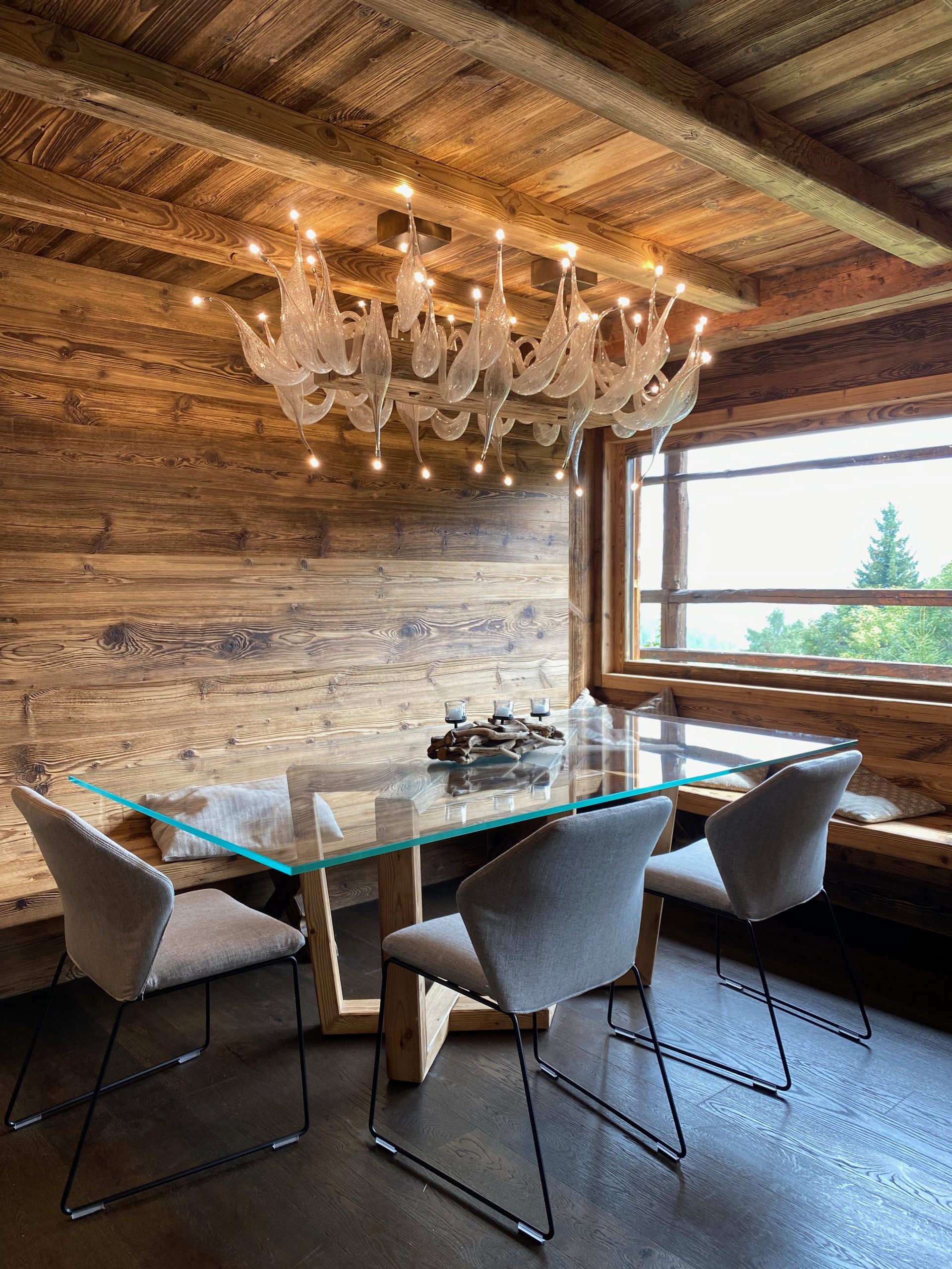 Chandelier in blown glass for Dolomites dining room